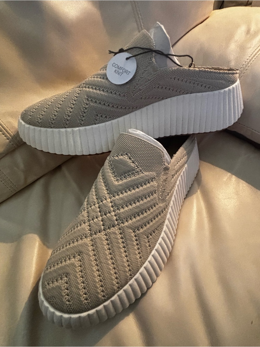 SZ 8.5 NWT Sonoma Slip-On Comfort Knot Platform SIMANGI Mules in Beige and White
